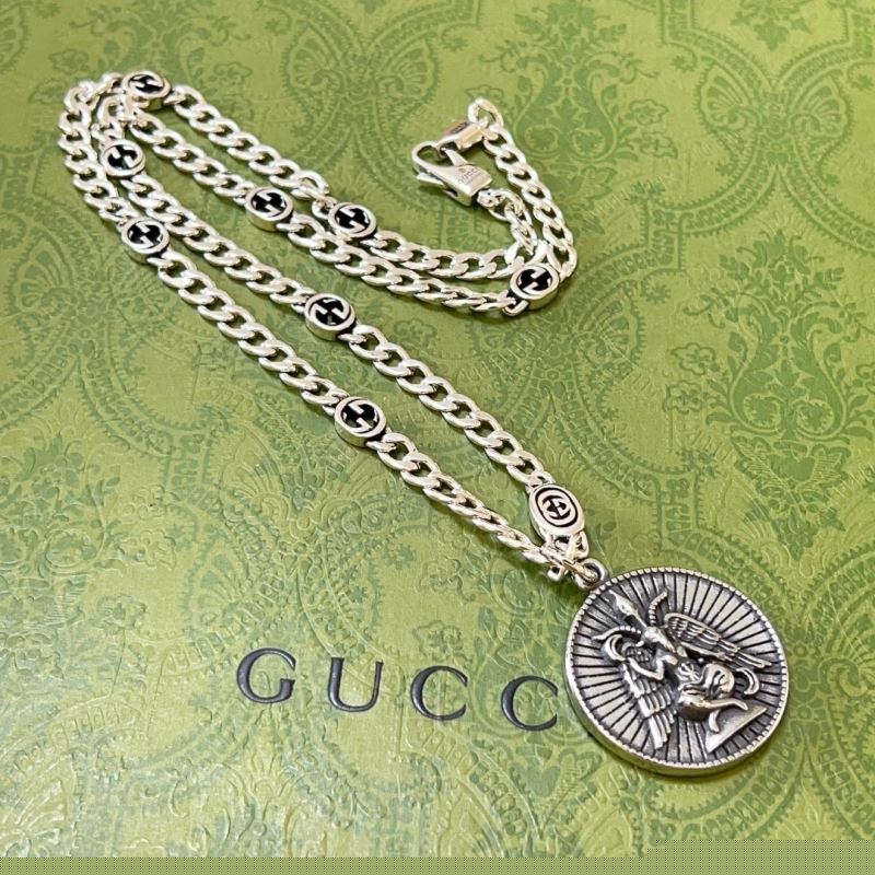 G*u*i necklaces